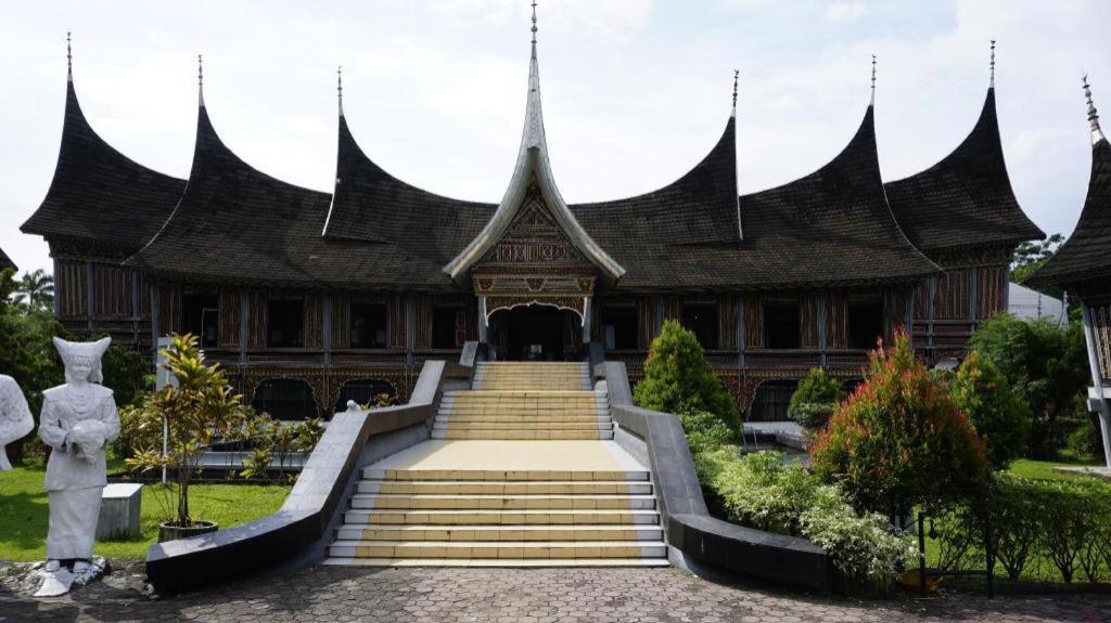Hw 3* Padang (Sumatra)