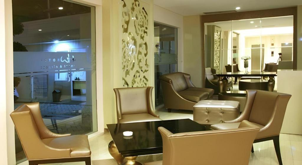 Hw Hotel Padang (Sumatra)